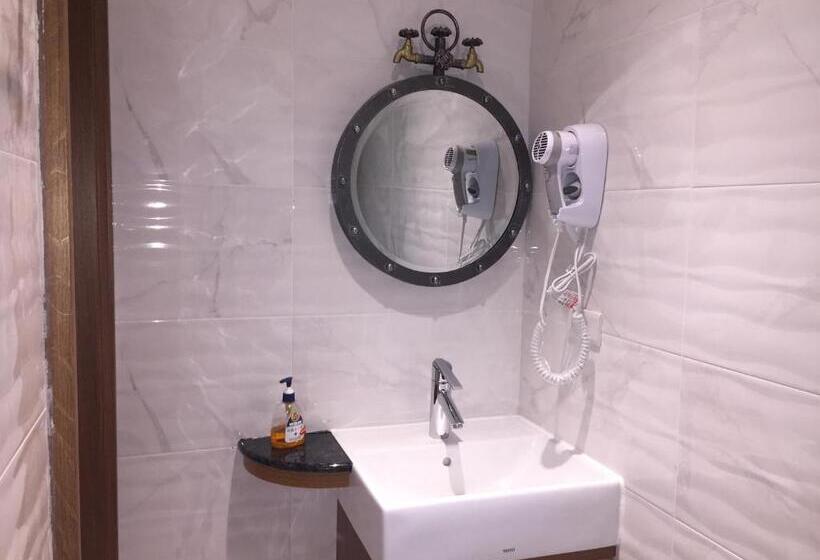 Bed in Shared Room with Shared Bathroom, Kenting My Home