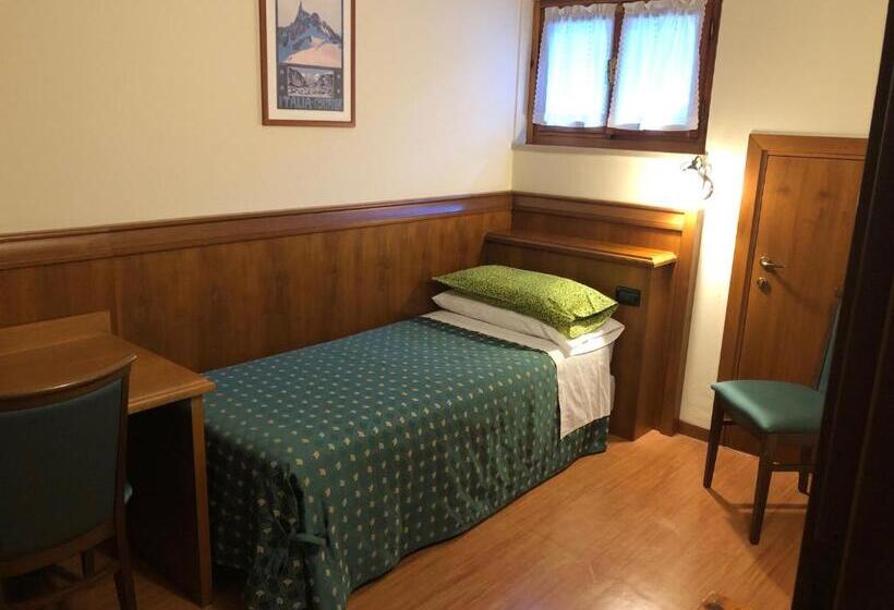 Economy Triple Room, Edelweiss