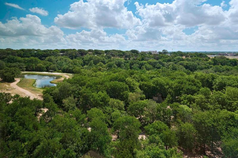 Номер Клуб, Sheraton Austin Georgetown Hotel & Conference Center