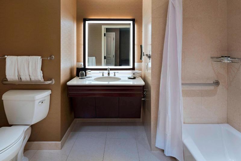 Номер Стандарт Вид на Бассейн, Sheraton Austin Georgetown Hotel & Conference Center