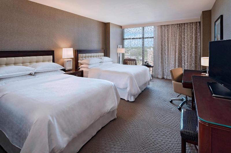 Номер Стандарт Вид на Бассейн, Sheraton Austin Georgetown Hotel & Conference Center