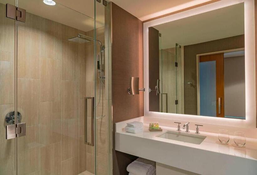 이그제큐티브 룸 킹사이즈 침대, The Westin At The Woodlands