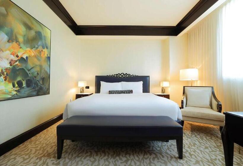 带大床的行政房间, Kempinski Al Othman Hotel Al Khobar