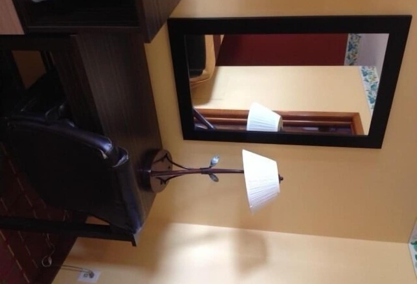 带2个双人床的标准工作室, Budget Inn Tonawanda