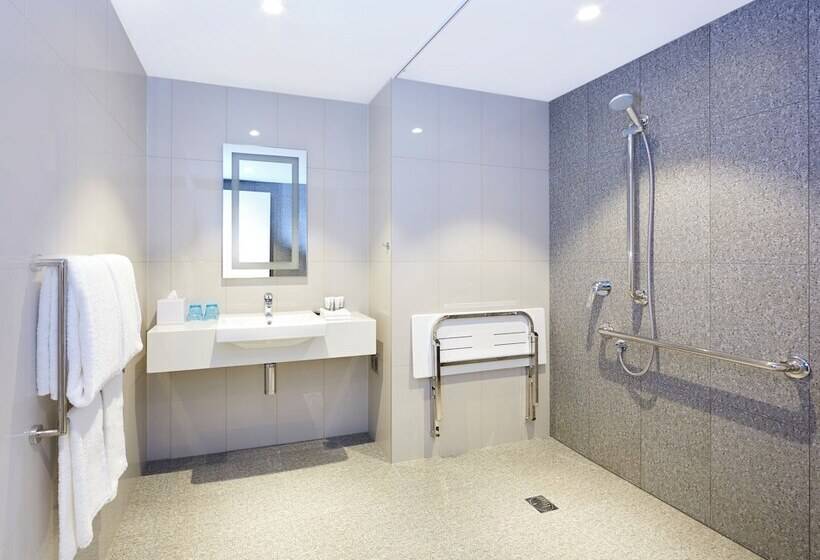 Номер Стандарт Адаптированный для Инвалидов, Holiday Inn Express Brisbane Central, An Ihg