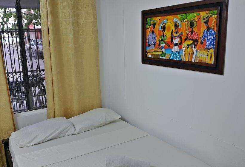 带共用浴室的标准房间, Sheylla's Place