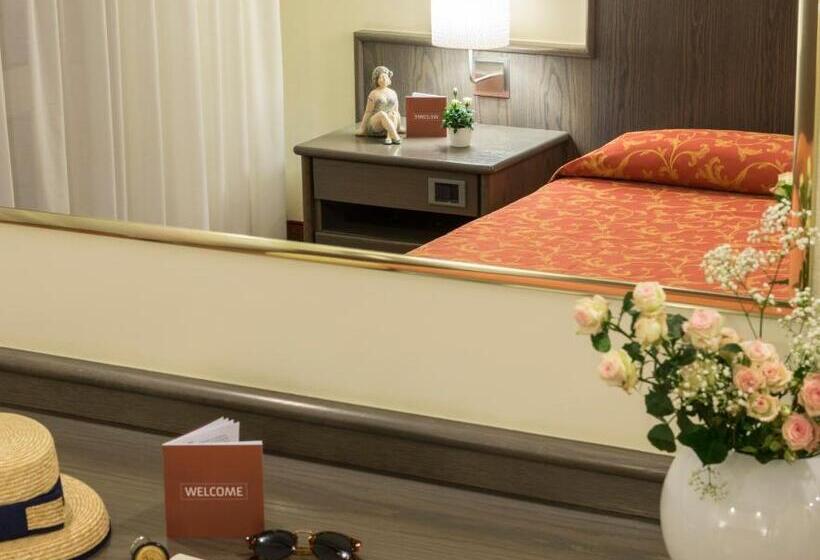 Quarto Estandar, Drago   Garda Lake Collection