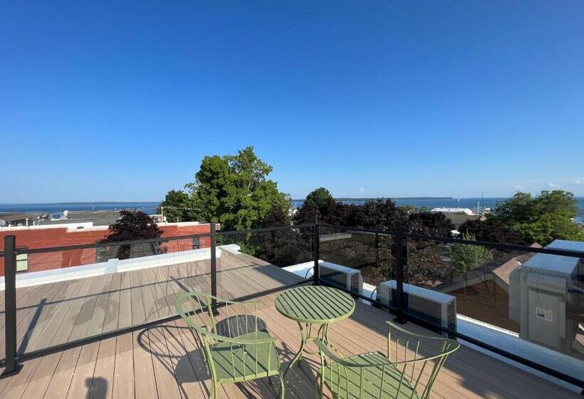 Suite with lake view, St. James Social