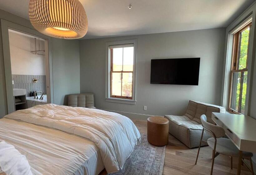Suite with lake view, St. James Social
