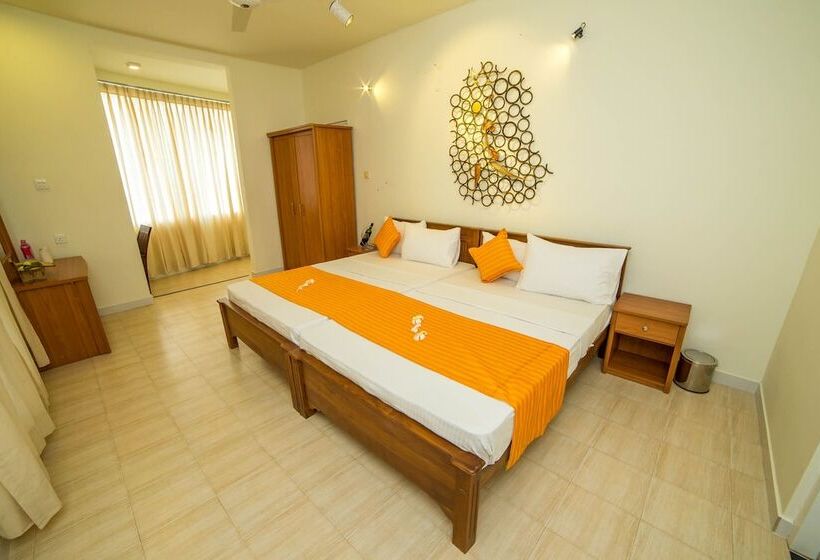 豪华三人间, Range Hotel Kandy