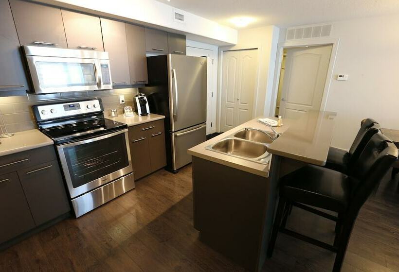 سوییت, East Village Suites