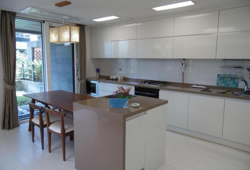 Королевский Люкс, Healthcare Town Resort