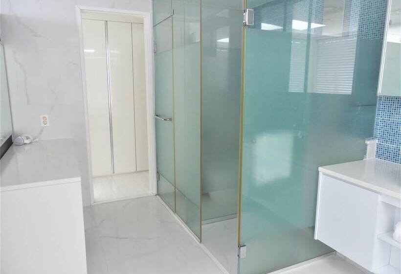 Королевский Люкс, Healthcare Town Resort