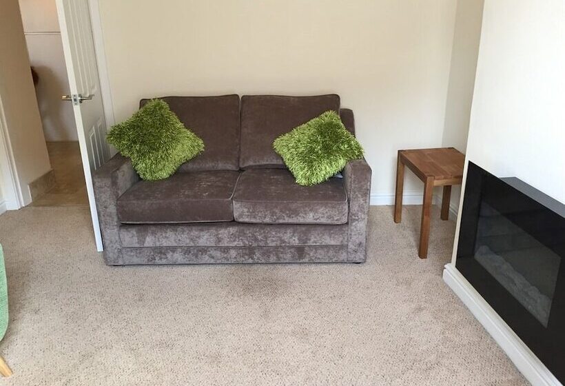 1베드룸 아파트 1층, Town Centre Apartment Perfect Location With On Street Parking