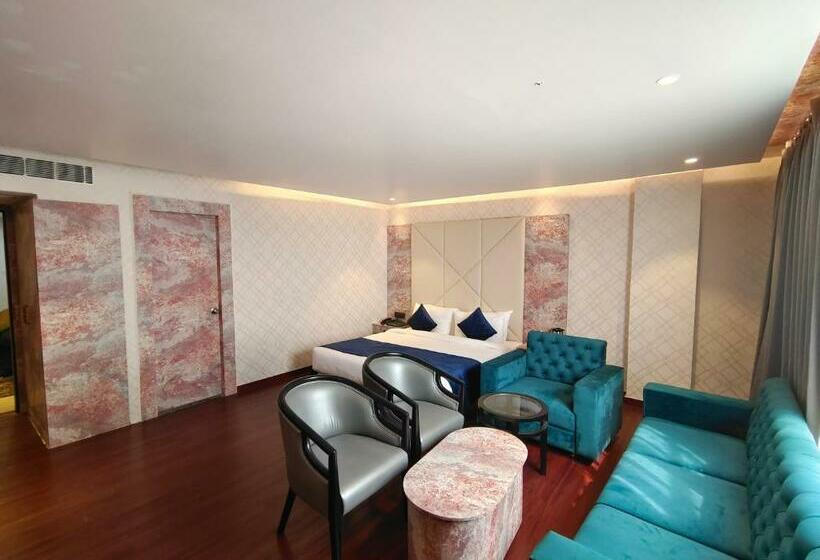 اتاق استاندارد با تخت بزرگ, The Emerald Hotel & Siya Milan Banquets