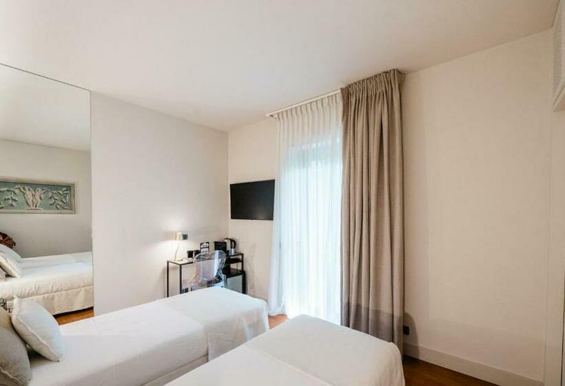 اتاق استاندارد سه تخته با چشم‌انداز, Airport Bea Rooms