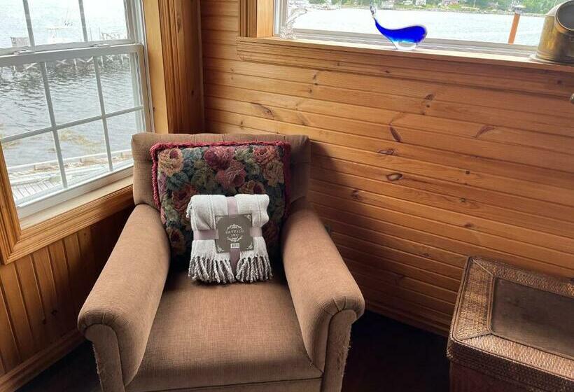 スタンダードルーム, Seaescape Wharf