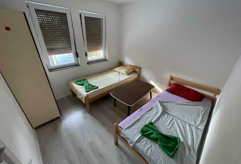 اتاق استاندارد با چشم‌انداز شهر, Rock Hostel