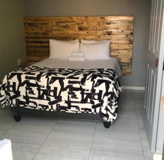 اتاق استاندارد, The Nest Overnight And Accommodation Usakos