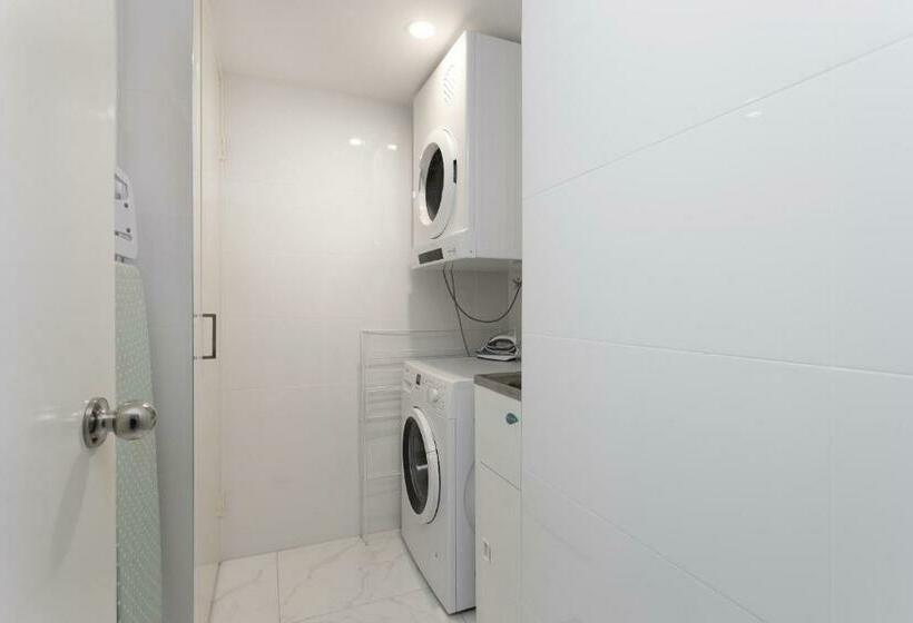 침실 2개 아파트, Capricornia Apartments