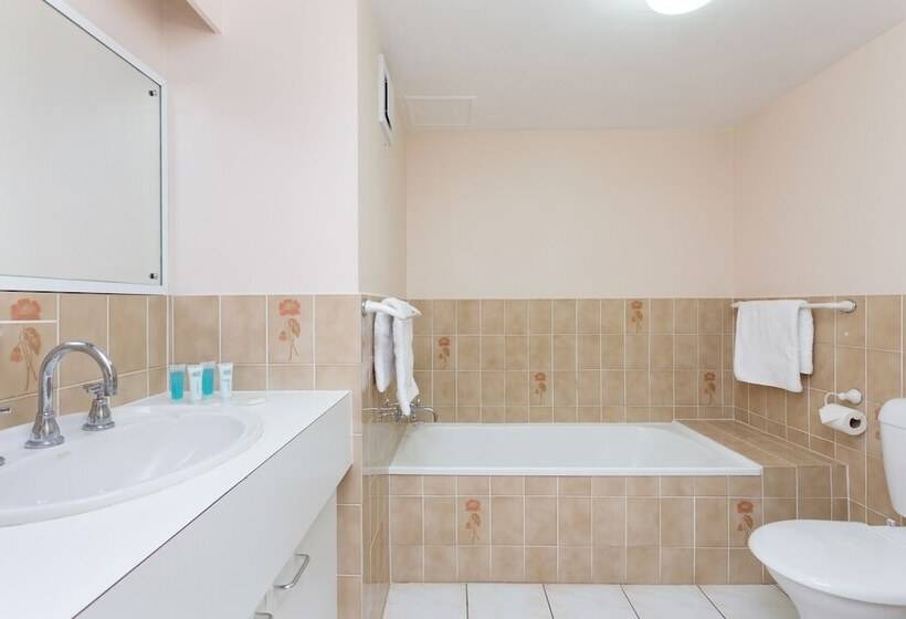 침실 3개 아파트, Capricornia Apartments