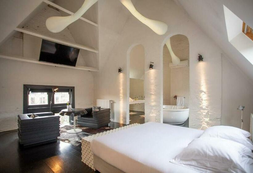 سوییت لوکس, B&b Suites Feek