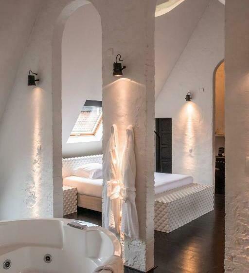سوییت لوکس, B&b Suites Feek