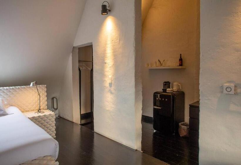 سوییت لوکس, B&b Suites Feek