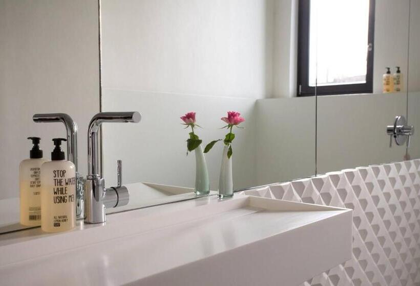 سوییت خانوادگی, B&b Suites Feek