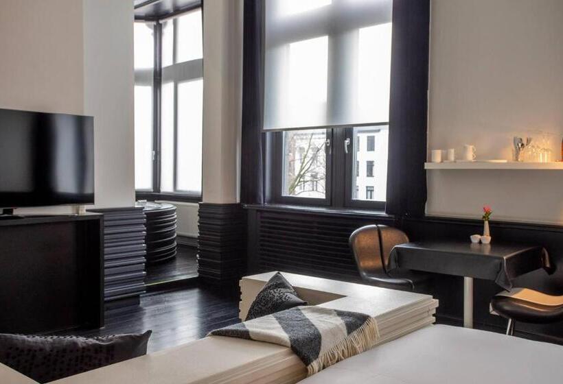 سوئیت با تخت بزرگ, B&b Suites Feek