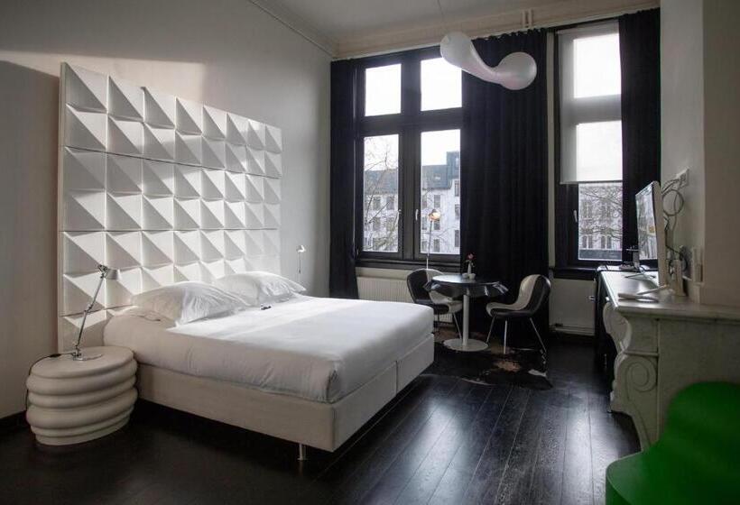 سوییت جونیور, B&b Suites Feek