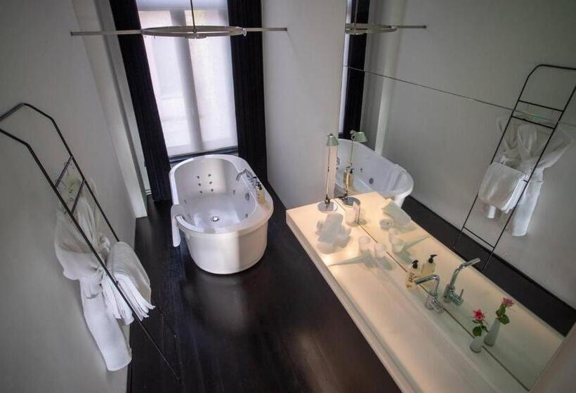 سوییت جونیور, B&b Suites Feek
