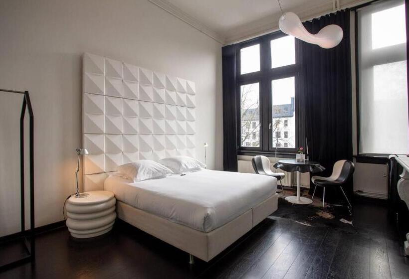 سوییت جونیور, B&b Suites Feek