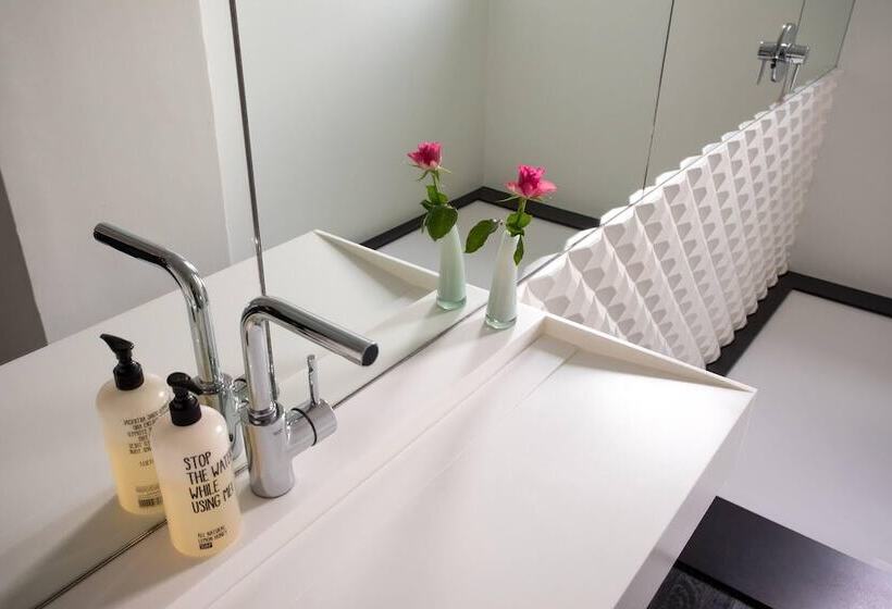 سوییت خانوادگی, B&b Suites Feek