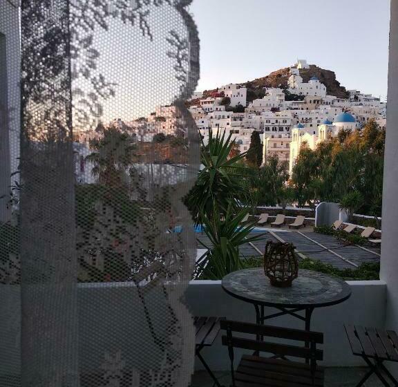 חדר סטנדרט לשלושה, Mediterraneo
