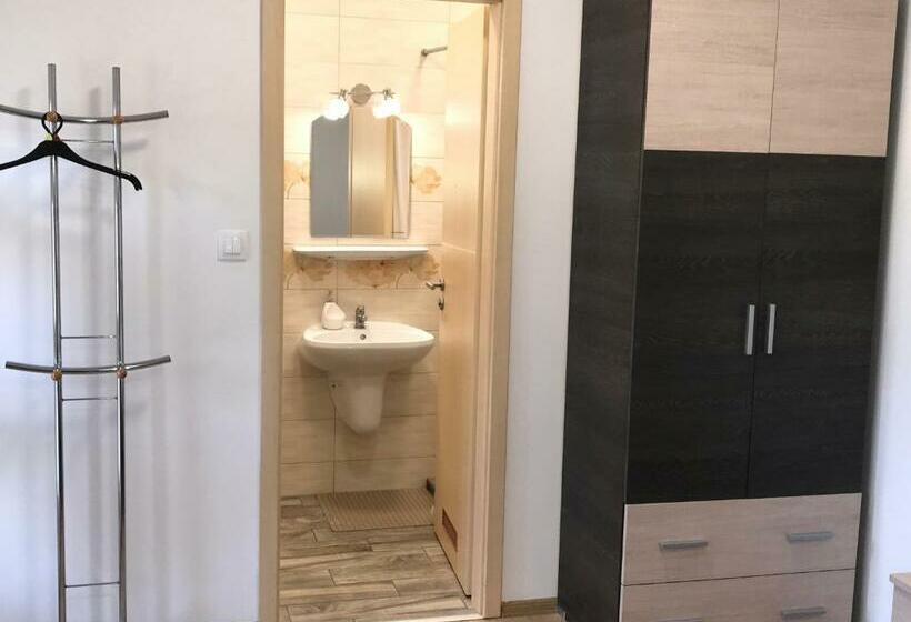 Номер Deluxe, Tó Party Apartman
