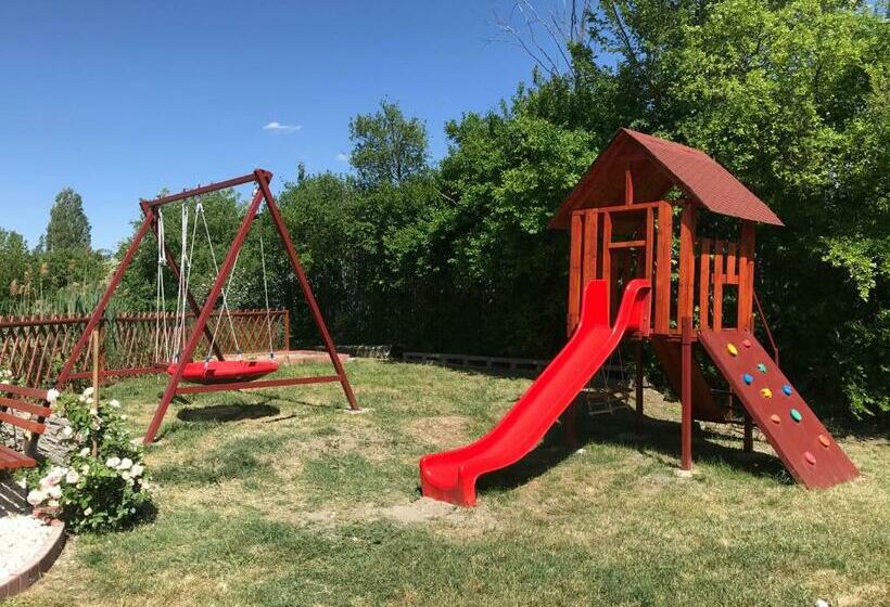 Апартаменты 1 Спальня Нижний Этаж, Tó Party Apartman