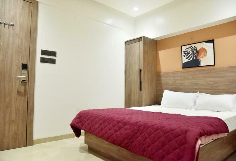 Номер Deluxe, Manoranjan Enclave