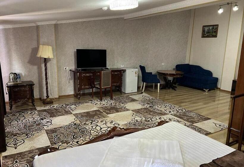 اتاق لوکس, Garden City