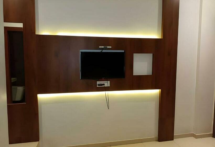Номер Deluxe, Shubham