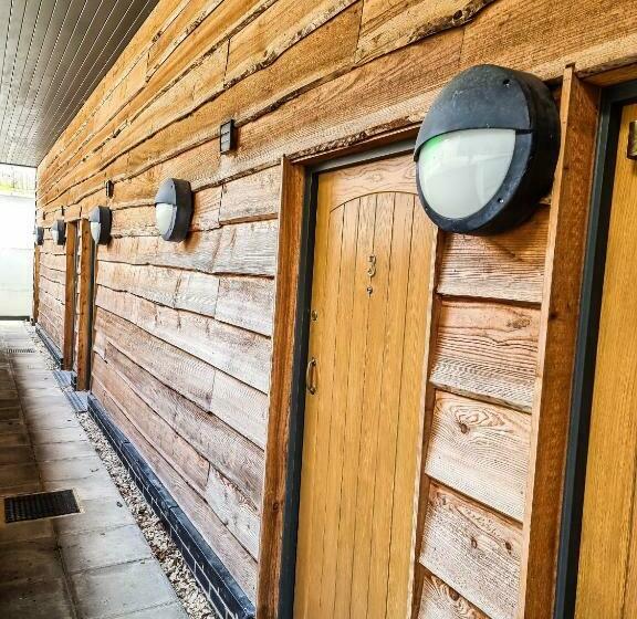 اتاق استاندارد برای معلولان, The White Hart, Wroughton