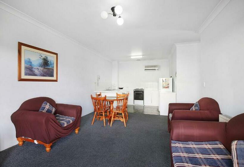 Апартаменты 3 Спальни, New England Motor Inn