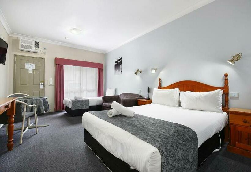 Номер Стандарт, New England Motor Inn