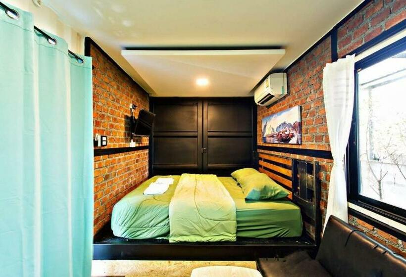 스탠다드 룸 킹사이즈 침대, 99/9 Box Resort