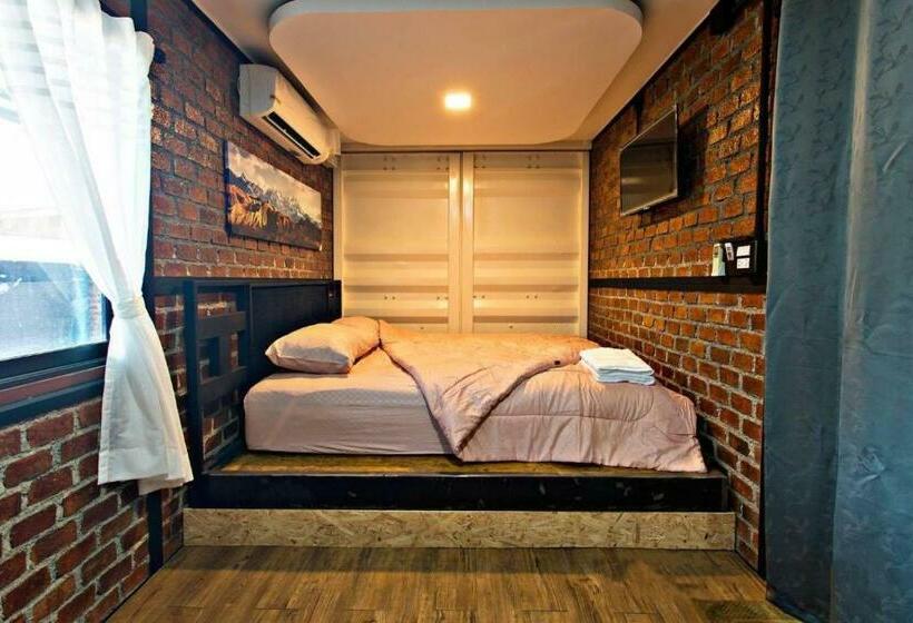 스탠다드 룸 킹사이즈 침대, 99/9 Box Resort