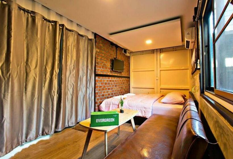 스탠다드 룸 킹사이즈 침대, 99/9 Box Resort