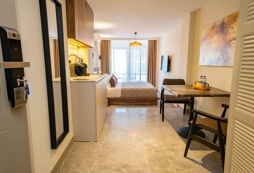 Suite with Terrace, Bd Suites