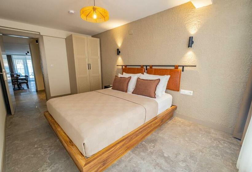 Suite with Terrace, Bd Suites