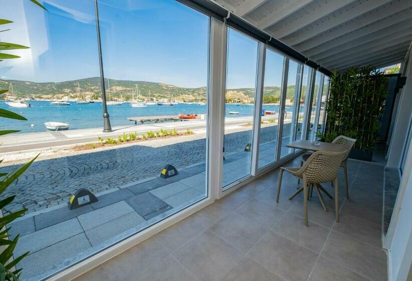 Suite with Terrace, Bd Suites