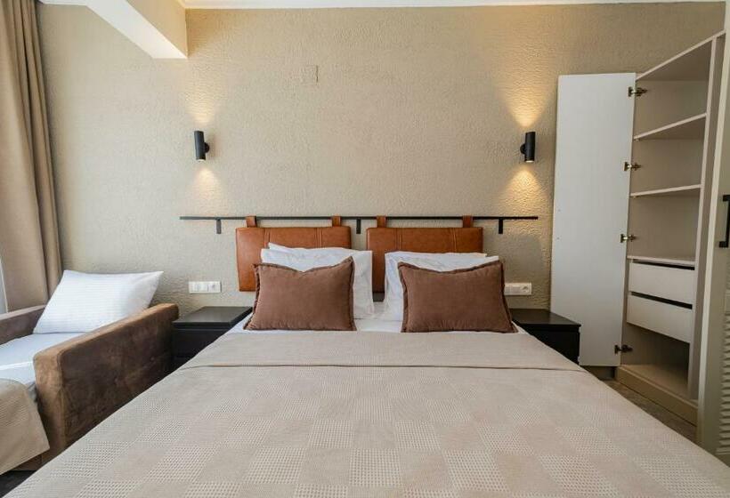 سوییت با چشم‌انداز باغ, Bd Suites